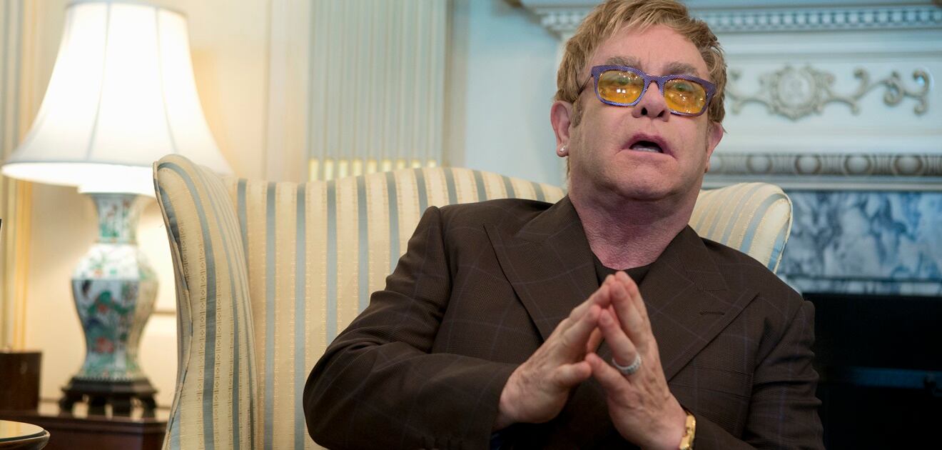 Elton John habla con Vladimir Putin sobre la comunidad LGBT