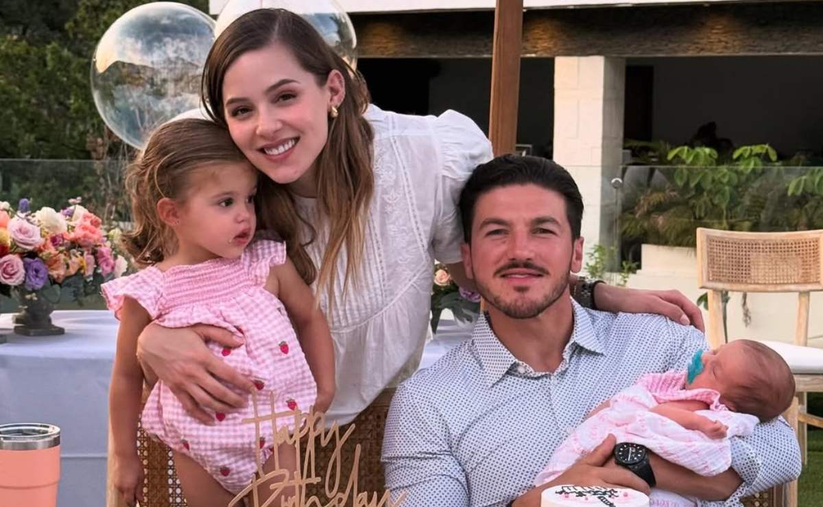 Mariana Rodríguez y Samuel García con sus hijas Mariel e Isabel / Foto: Instagram