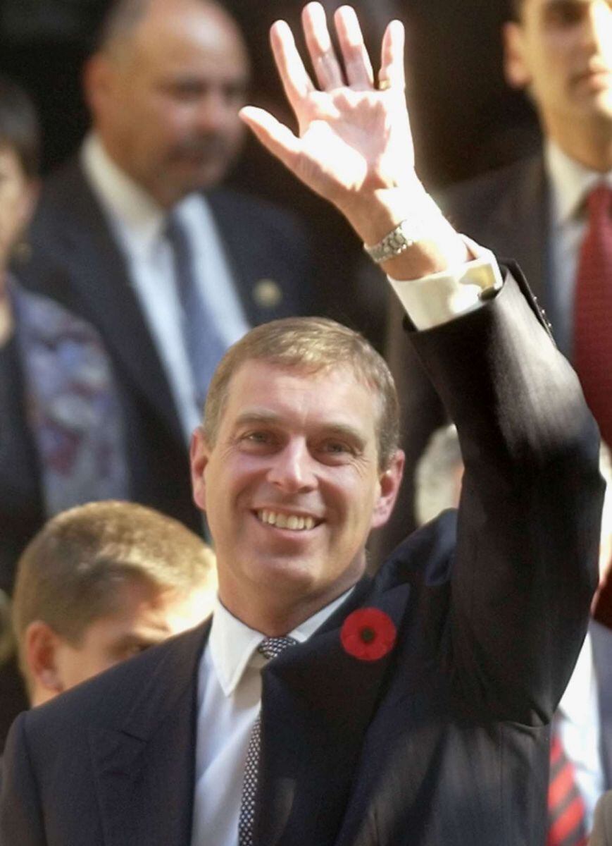 La reina Isabel II insiste en que Andrés es su prioridad aunque sus otros hijos se enojen 