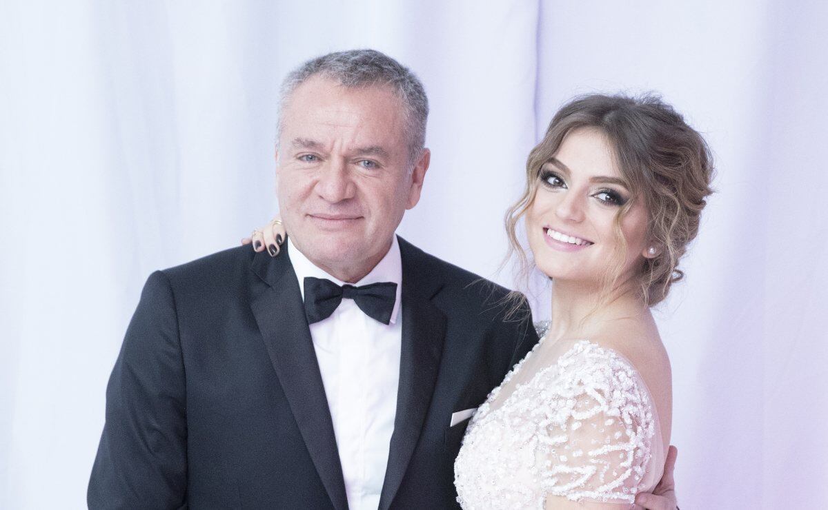 Sofía Castro deja por una noche a Pablo Bernot para acompañar a su papá