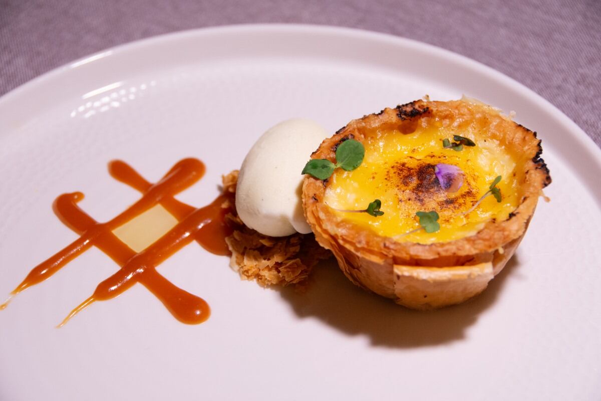 Tarta de quesos oaxaqueños y toffee de licor de naranja hecho en casa, con helado de vainilla oaxaqueña. (Foto: Especial)