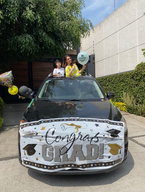 El hijo de Paulina Madrazo concluyó la primaria con una ceremonia diferente