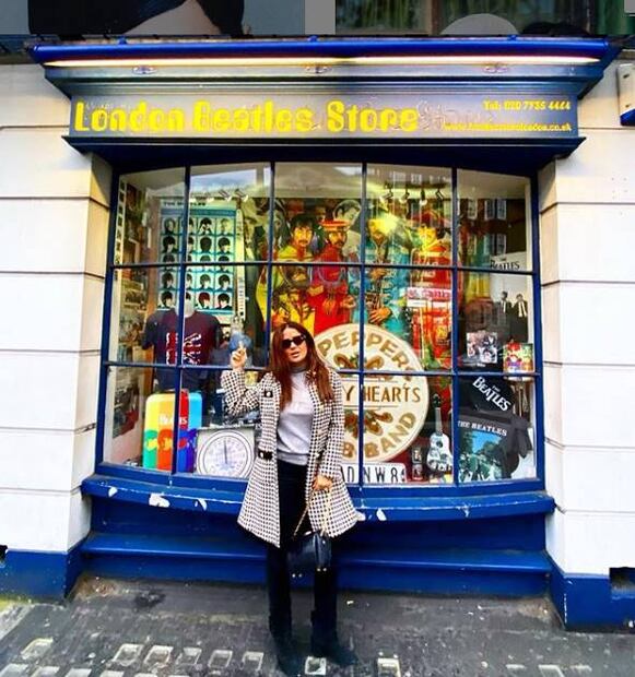 El elegante estilo de Salma Hayek en las calles de Londres