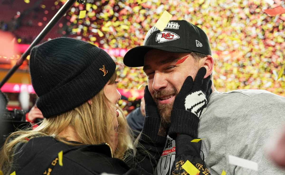 Taylor Swift y Travis Kelce / Foto: AP