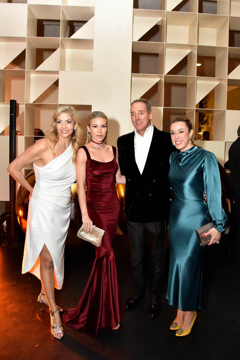 Laura Garza, Andy Benavides, Mauricio Lobeira y Myriam Casas de Lobo. (Foto: Memo Treviño)