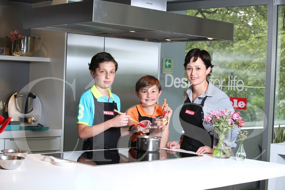 Zahie Téllez y Alexandra Rendón cocinan con sus hijos 