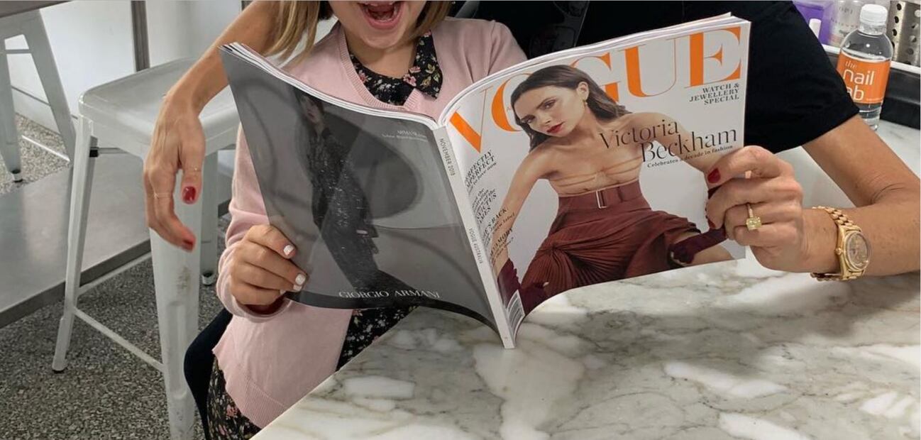 Foto: Así reaccionó Harper Beckham al ver a su mamá en una revista 