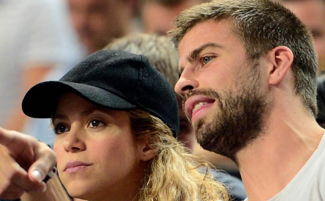 Captan a Gerard Piqué con su amiga especial en una actitud "cómplice y cariñosa"