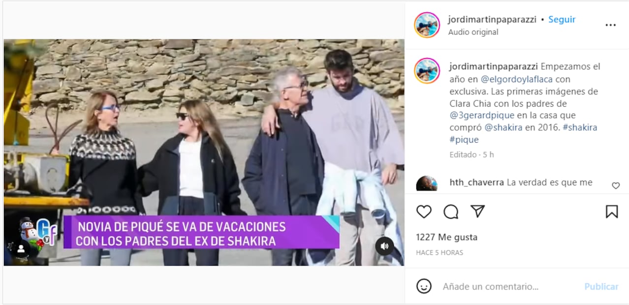 Clara Chía en actitud cómplice con la familia de Gerard Piqué