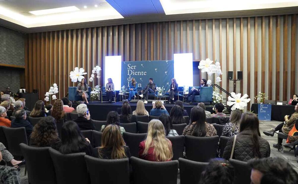 Paola Albarrán presentó su libro 'Ser Diente de León' / Foto: Leonardo Gómez