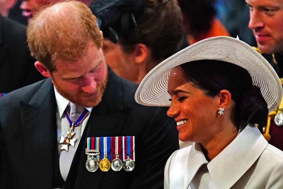 Meghan Markle vestida con un elegante abrigo de Dior para la misa de Isabel II