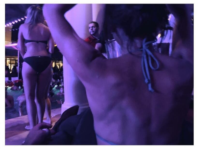 Alejandro Fernández estaba con su novia Karla Laveaga en el antro donde le tomaron la polémica foto