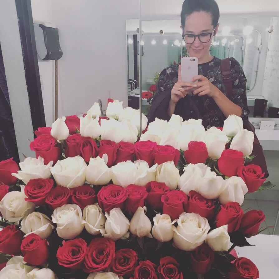 Ximena Sariñana presume su anillo de casada