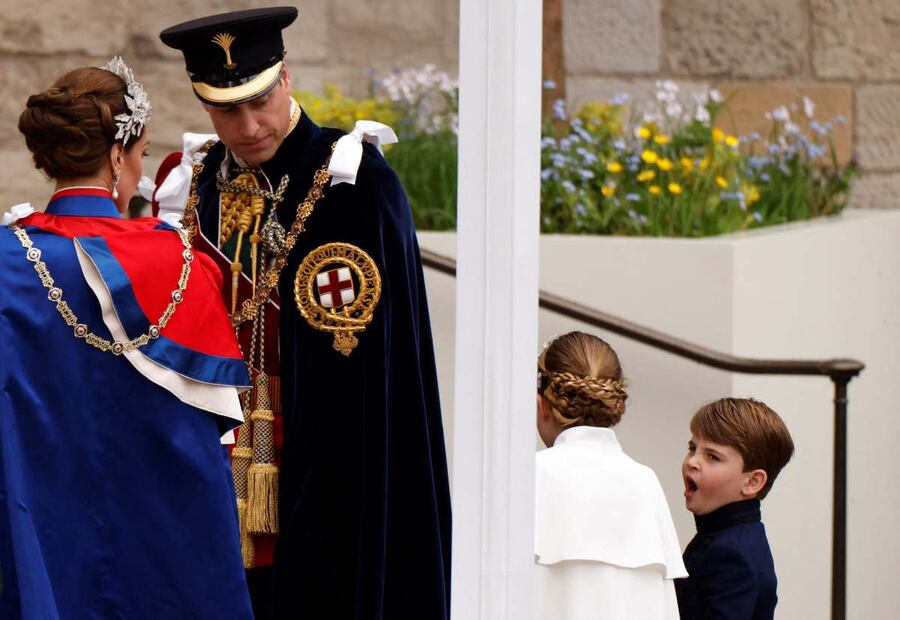 Los bostezos y más caras graciosas del príncipe Louis en la coronación de Carlos III