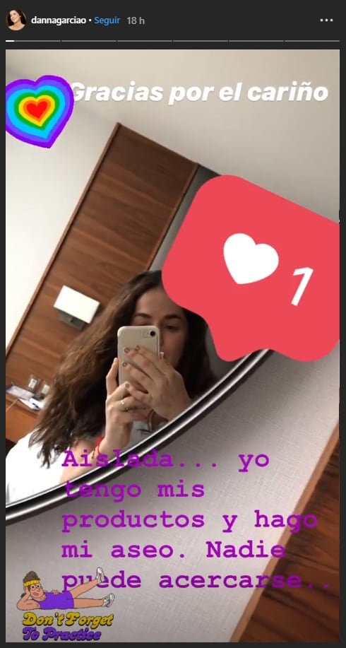 La actriz Danna García es llevada en ambulancia  al hospital por Covid-19 