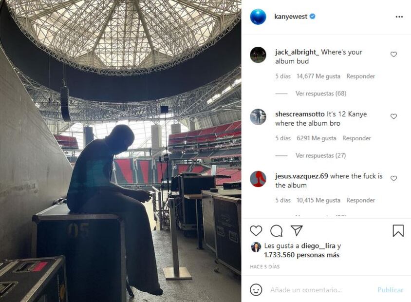 Kanye West muestra su pequeña habitación en el Mercedes-Benz Stadium