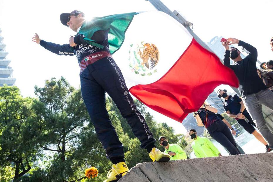 Así es el traje de mariachi que usará "Checo" Pérez en el Gran Premio de México
