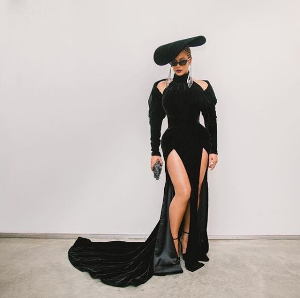 ¿Cuántos millones de dólares costó el look de Beyoncé en los Grammy?