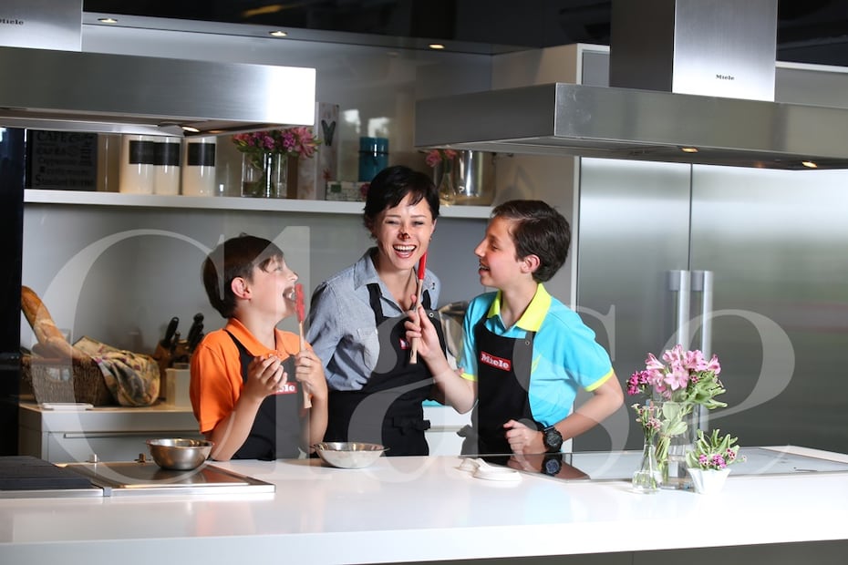 Zahie Téllez y Alexandra Rendón cocinan con sus hijos