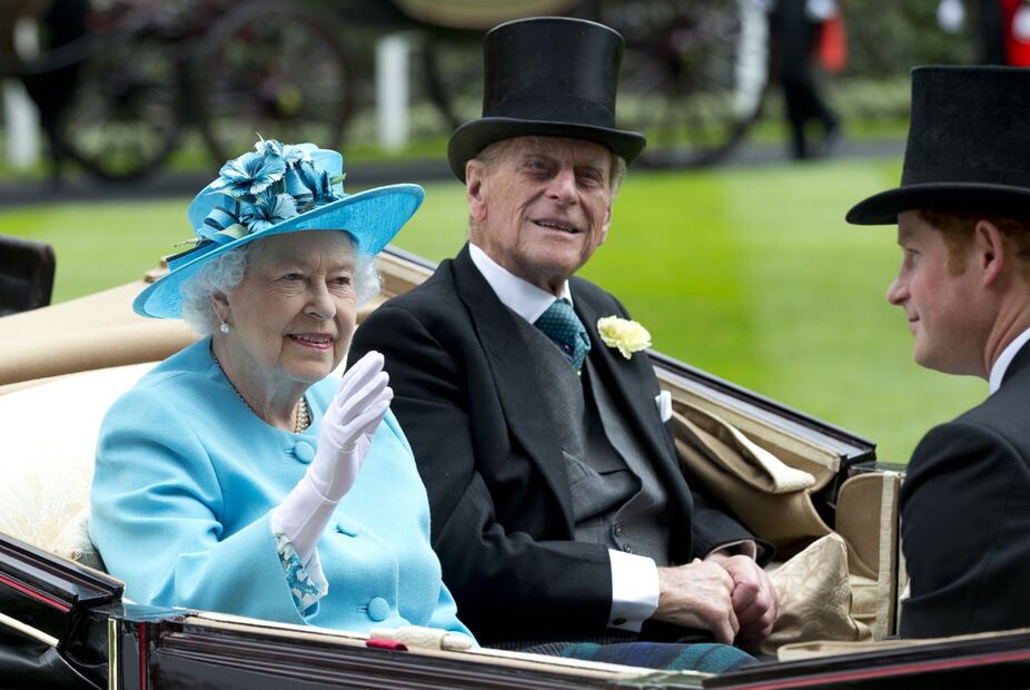 La reina Isabel II envía mensaje de solidaridad a Francia por incendio de la catedral de Notre Dame
