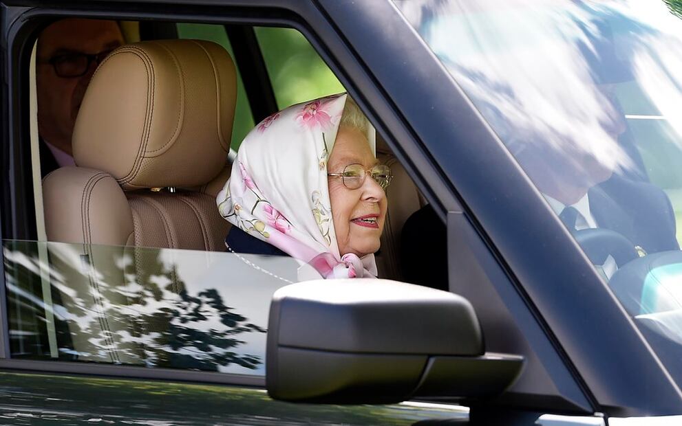 La reina Isabel y el duque de Edimburgo, dos rebeldes al volante 