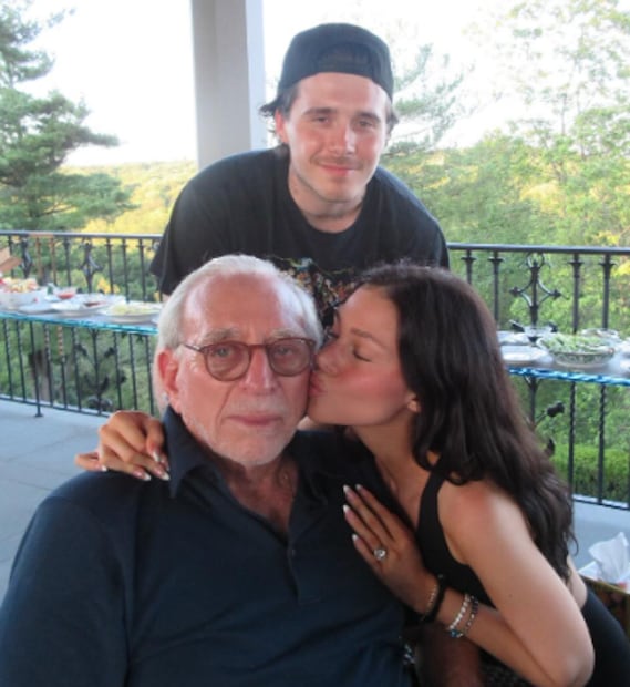 Brooklyn Beckham con su esposa Nicola y su suegro Nelson Peltz / Foto: Instagram