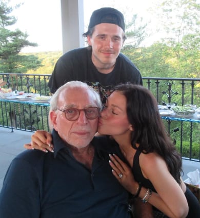 Brooklyn Beckham con su esposa Nicola y su suegro Nelson Peltz / Foto: Instagram
