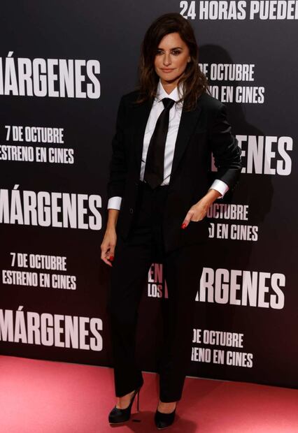 Penélope Cruz seduce con el coordinado más masculino de Chanel
