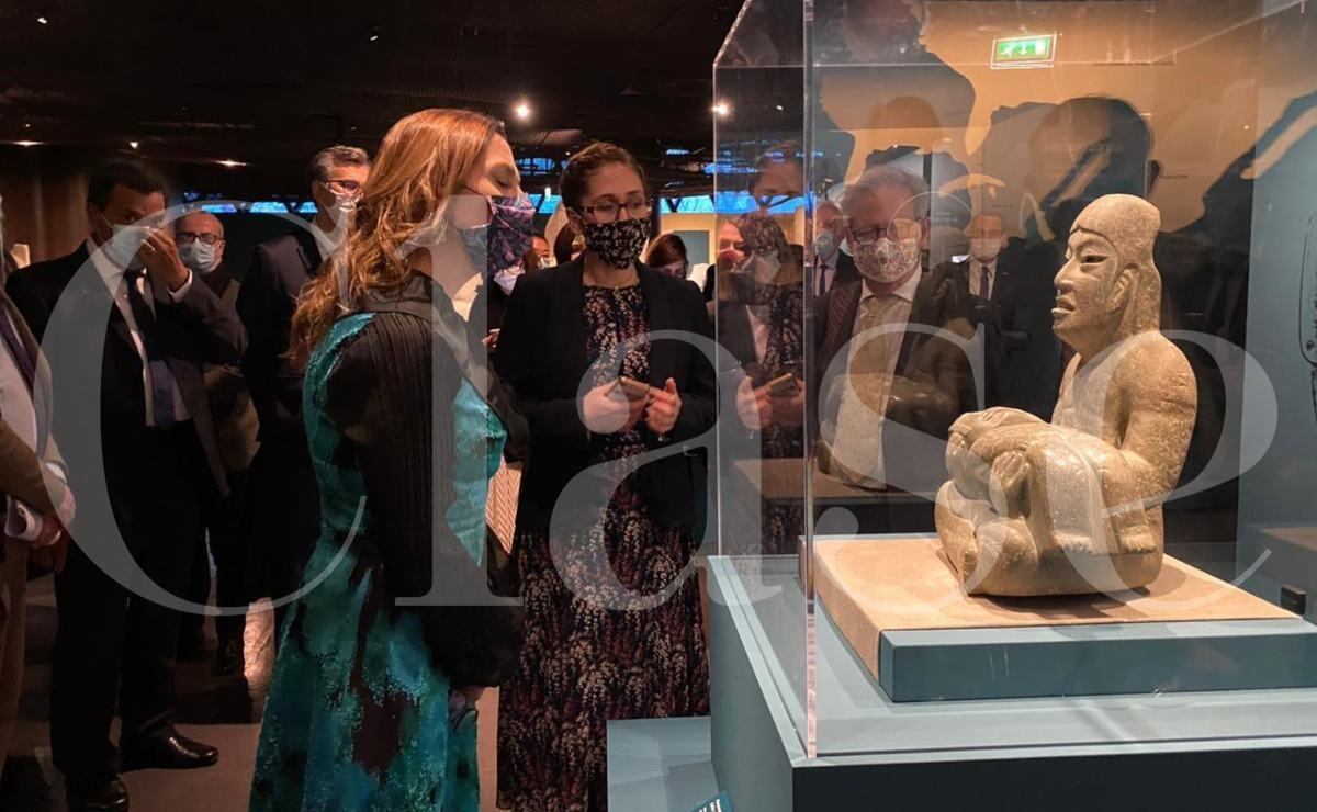 Beatriz Gutiérrez Müller en la inauguración de la exposición “Los Olmecas” en París