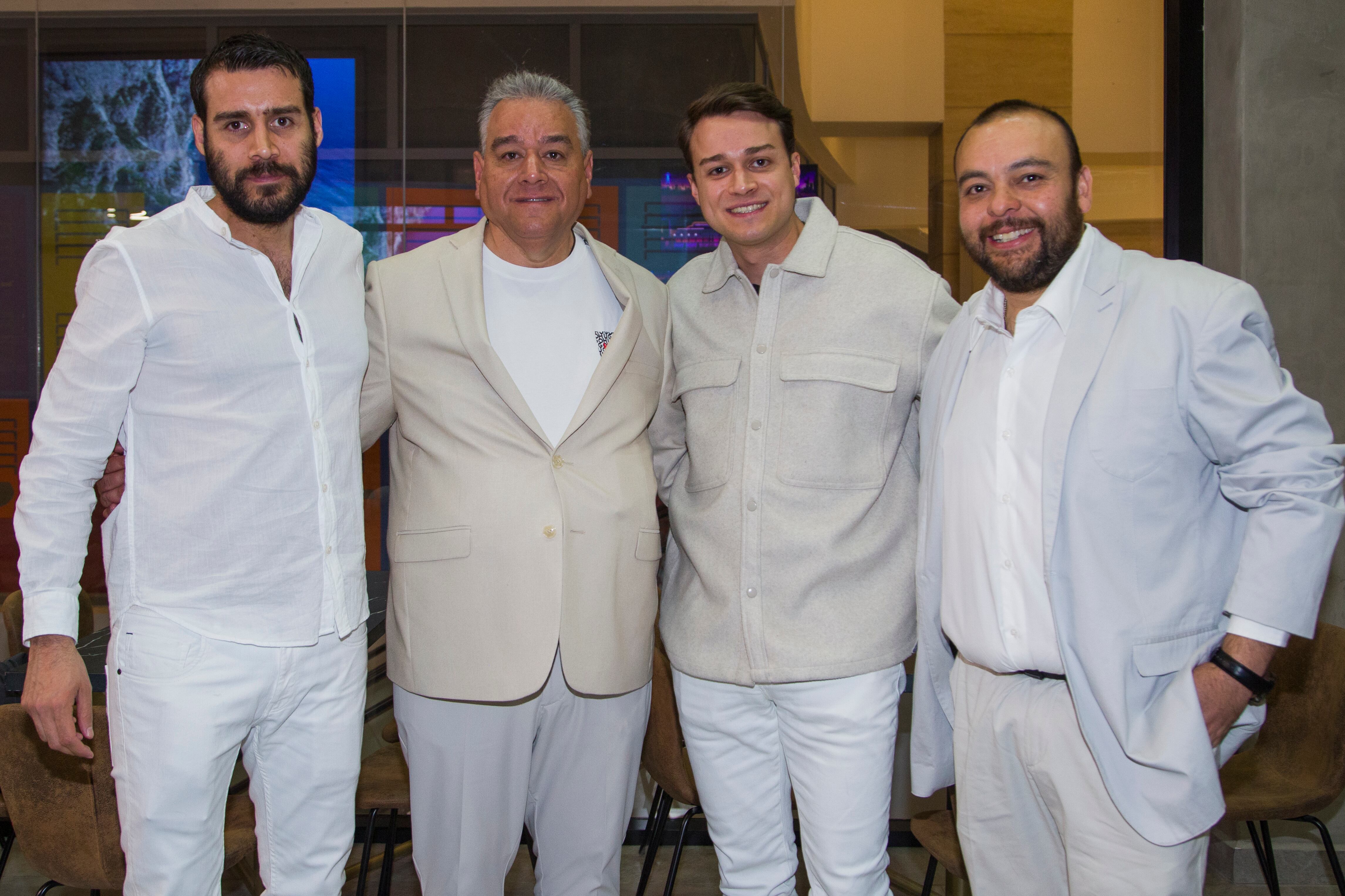 Héctor, Ignacio y José Carlos Vega con Alberto Flores. (Foto: Héptor Arjona)