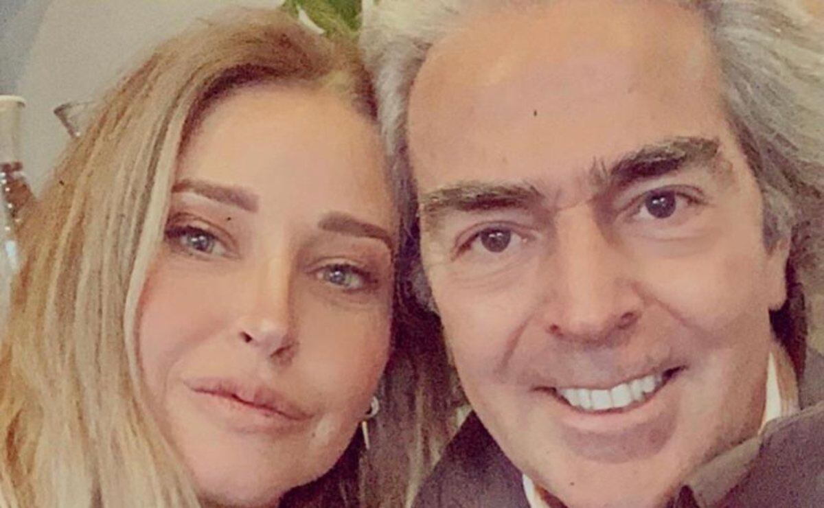 Lorenzo Lazo celebra su primer aniversario de novios con Lourdes Peláez