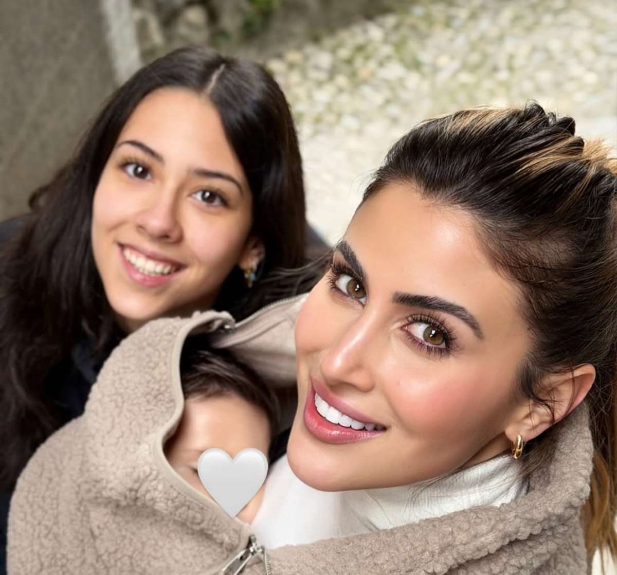 Sofía Rivera Torres junto a Andrea y su bebé Ferrán / Foto: Instagram @sofiariveratorres