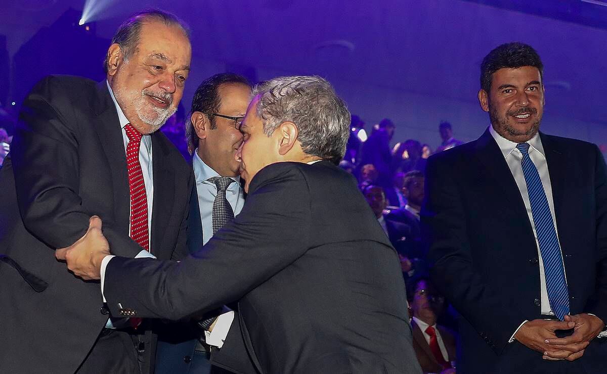 Carlos Slim celebra su cumpleaños 81 cuidado y consentido