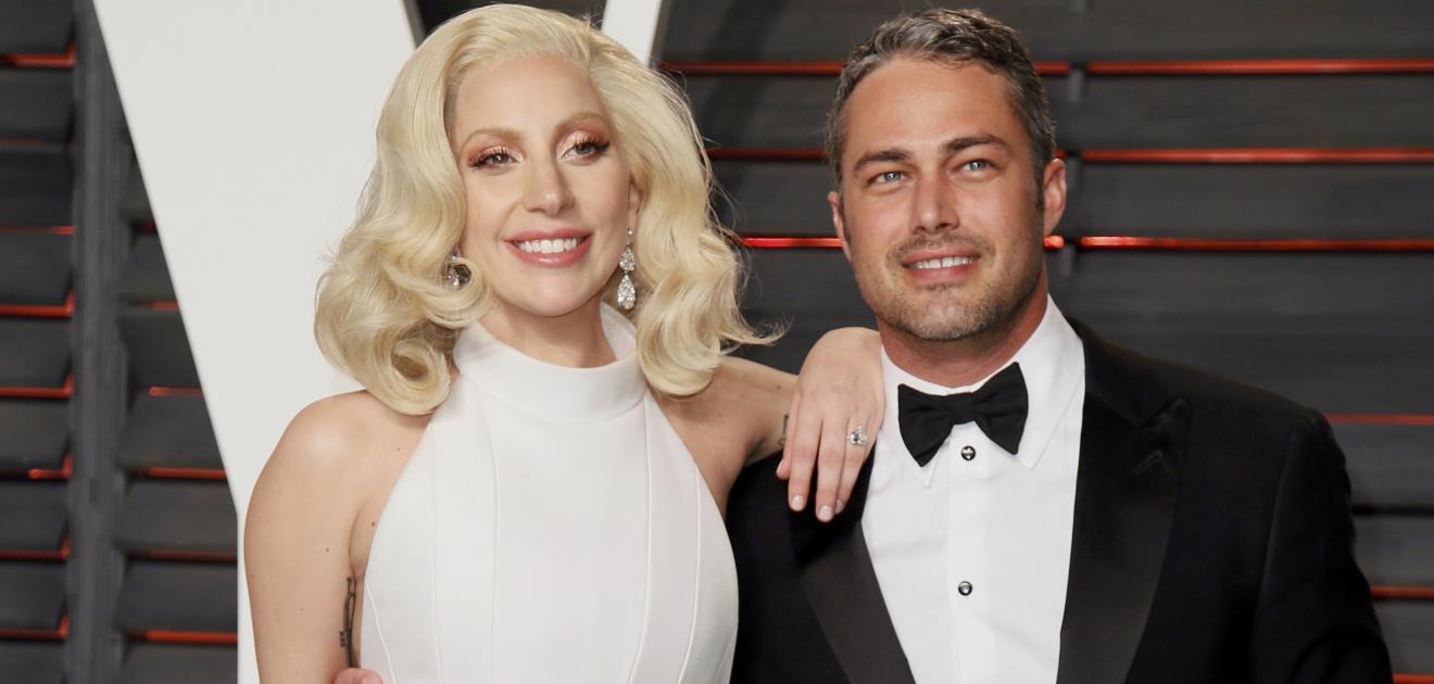 <p>Lady Gaga y Taylor Kinney aparecieron sin ropa en la portada de enero de V Magazine. <strong>Foto: Archivo</strong></p>