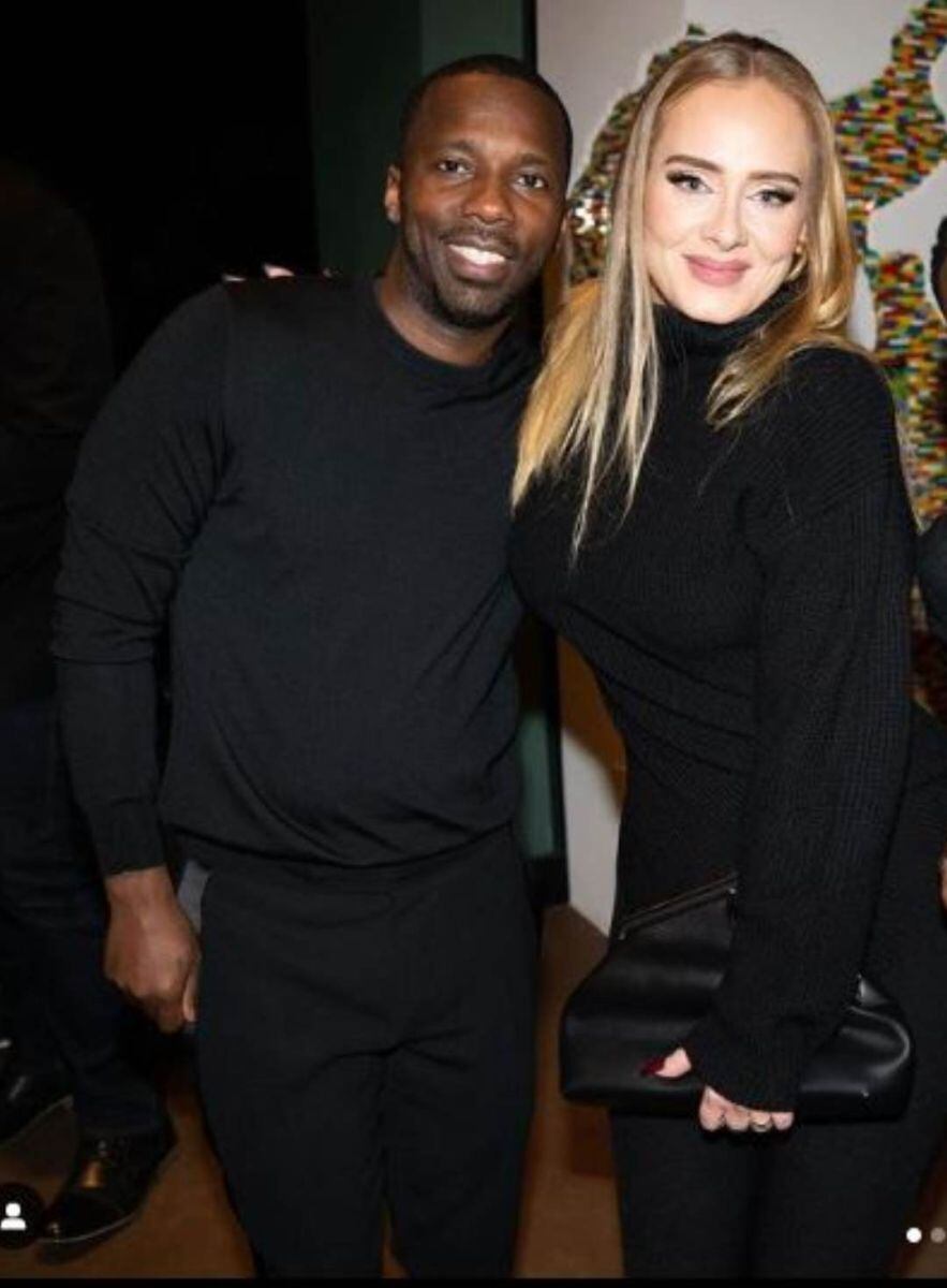 Adele, asombrosa en un mini vestido negro ajustado en compañía de su novio Rich Paul