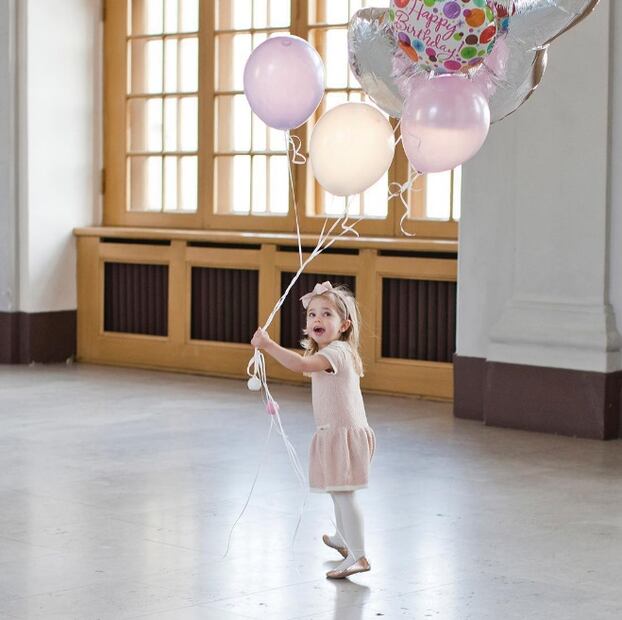 La sesión de fotos de la princesa Leonor de Suecia por sus tres años