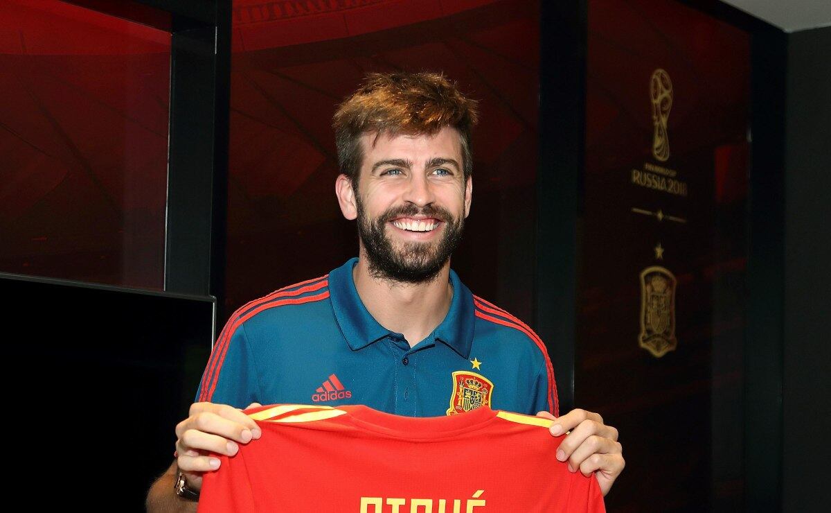 Publican foto de Gerard Piqué acompañado de una rubia como venganza