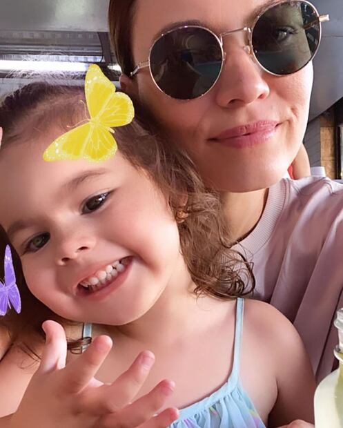 Sergio Mayer Mori posa junto a su hija Mila y su ex Natália Subtil 