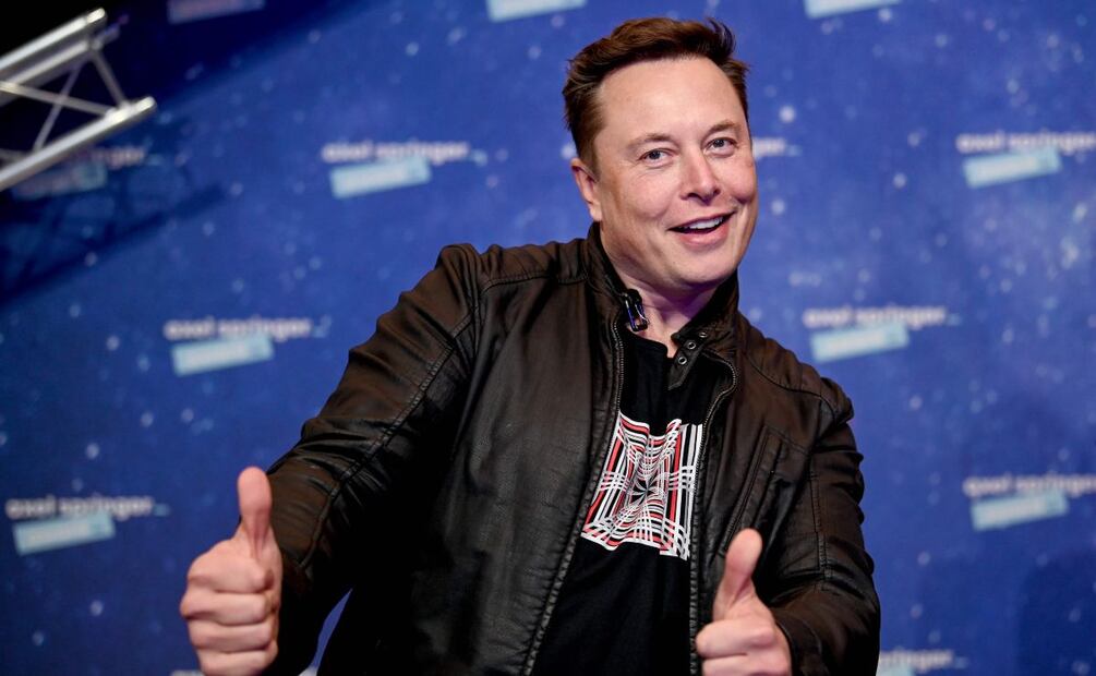 Elon Musk habla de su exigente horario; sólo duerme 6 horas