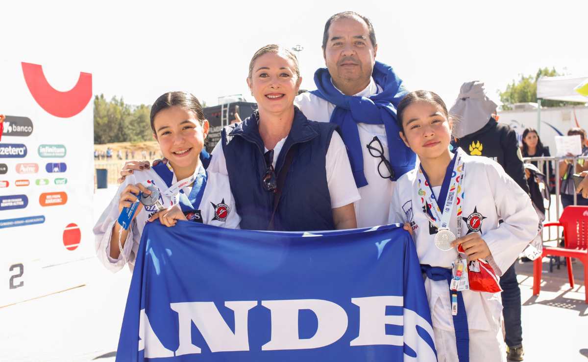 Ana Cristina, Violeta de Llave,Juan Gabriel Trinidad y Ana Paulina / Foto: Esteban Torreblanca