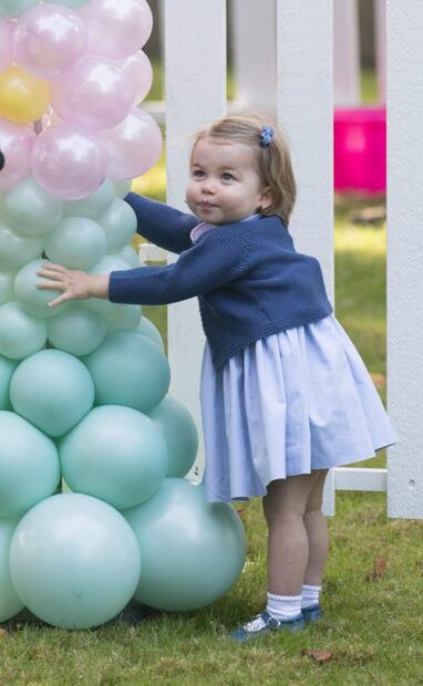 George y Charlotte roban cámara en Canadá