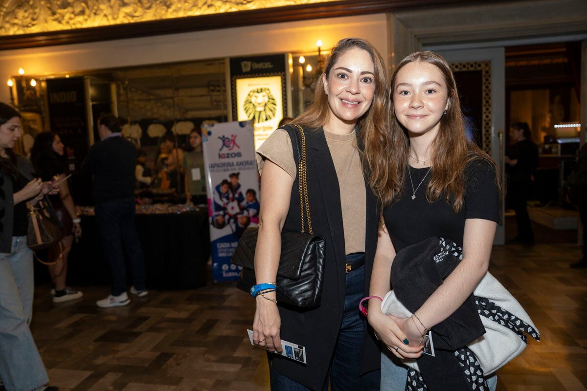 Natalia Bejos y Paulina Britos. (Foto: Héptor Arjona)