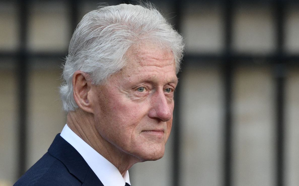Bill Clinton, de 75 años, es hospitalizado por una infección