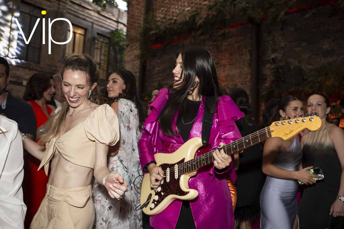 La diversión en la boda de Saskia Niño de Rivera y Mariel Duayhe se prolongó hastala madrugada. (Fotos: Esteban Torreblanca)