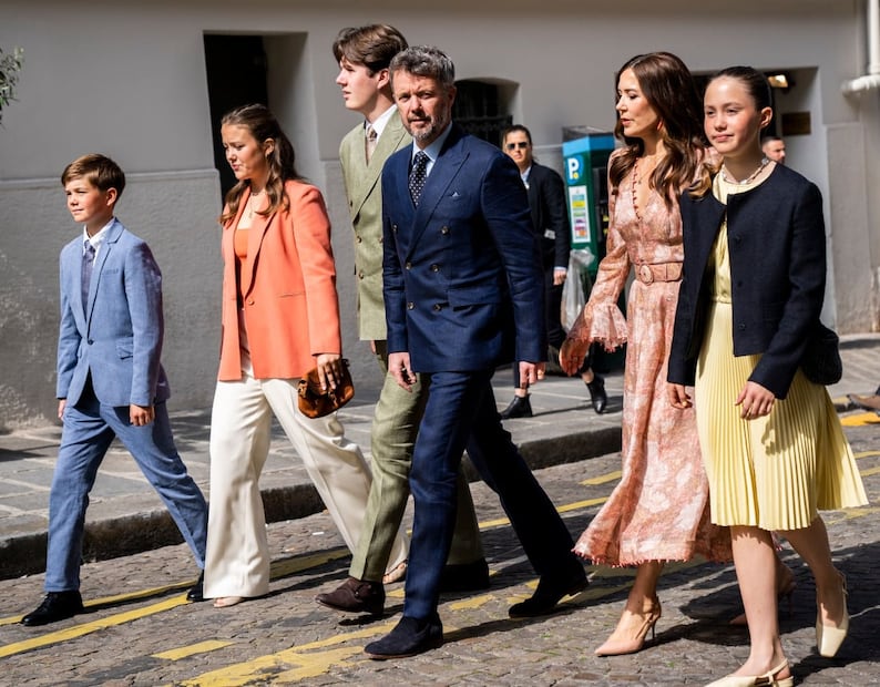 (El príncipe Federico de Dinamarca junto a su esposa Mary y sus hijos / EFE