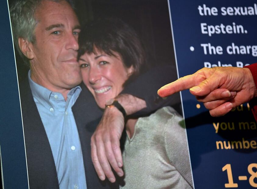 El príncipe Andrés invitó a Ghislaine Maxwell y Kevin Spacey al trono de la reina Isabel II