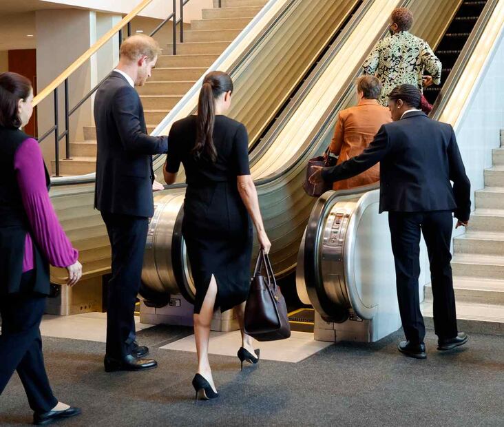 Meghan Markle y el príncipe Harry llegan tomados de la mano a la ONU