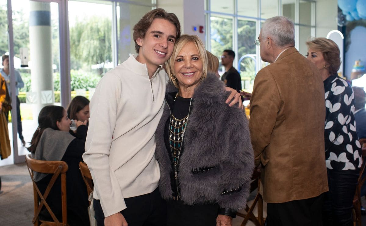 Nicolás Coello y Dany Nassar en el bautizo de Enzo, hijo de Alejandro Etienne y Jessica Nassar / Foto: Esteban Torreblanca