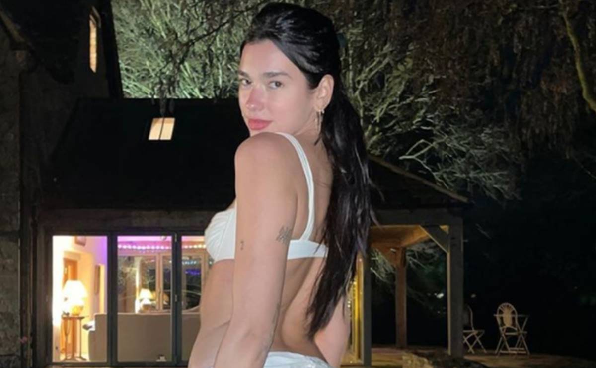 Dua Lipa despide el 2021 con sus mejores y más candentes mini bikinis