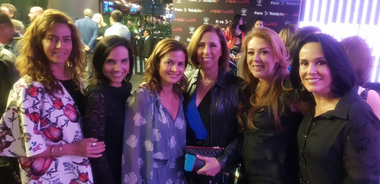 Un éxito la conferencia de la doctora Shefali organizada por María Hank